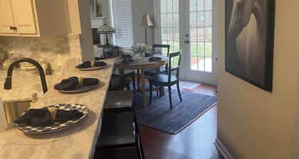4 bedroom beautifully furnished home on over an acre. Close to 1-85 and Athens.