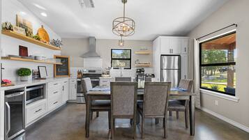 Mikrowelle, Ofen, Herdplatte, Geschirrspüler