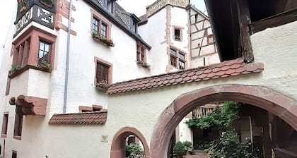 Adrihof, 4 Chambre d'hôtes à la cour de l'abbaye d'Autrey Riquewihr