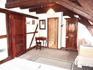 1 bedroom, internet, bed sheets - Adrihof, 4 Chambre d'hôtes à la cour de l'abbaye d'Autrey Riquewihr (Riquewihr)