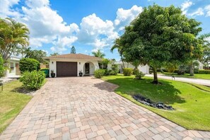Exterior - Charming 3-bedroom house in delightful Naples with Heated Pool (Naples)