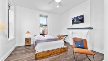 Desk, iron/ironing board, WiFi, bed sheets