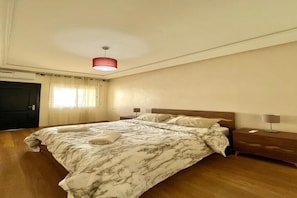 3 bedrooms, free WiFi - Right in the center of town | 3 comfortable rooms (Tanger)