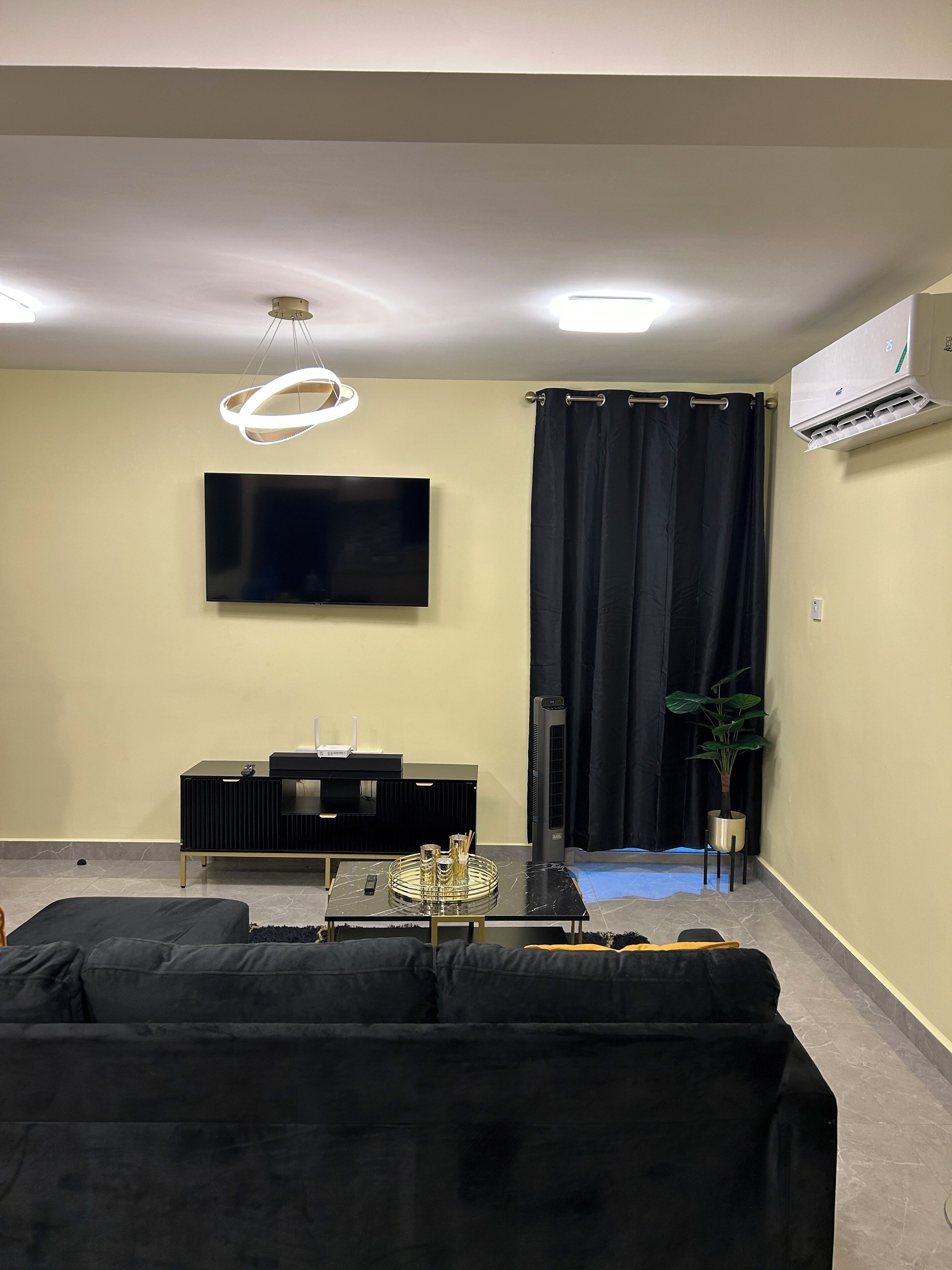Modern City Apartment W/pool & Fast Wifi- Close To Airport - Kingston, Jamaica