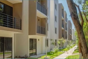 Exterior - Modern 2 bedroom apartment with Pool View and access to the vibrant city heart. (Playa del Carmen)