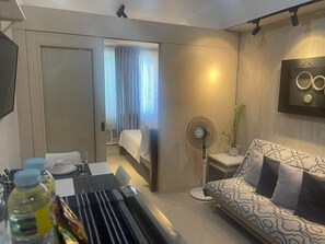 1 bedroom, iron/ironing board, WiFi, bed sheets - Sea residences near MOA Arena/SMX 2nd floor 1BR by darpm (Pasay City)