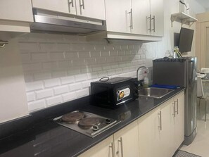 Private kitchen - Sea residences near MOA Arena/SMX 2nd floor 1BR by darpm (Pasay City)