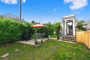 Terrace/patio - Montlake Hideaway in Spite House (Seattle)