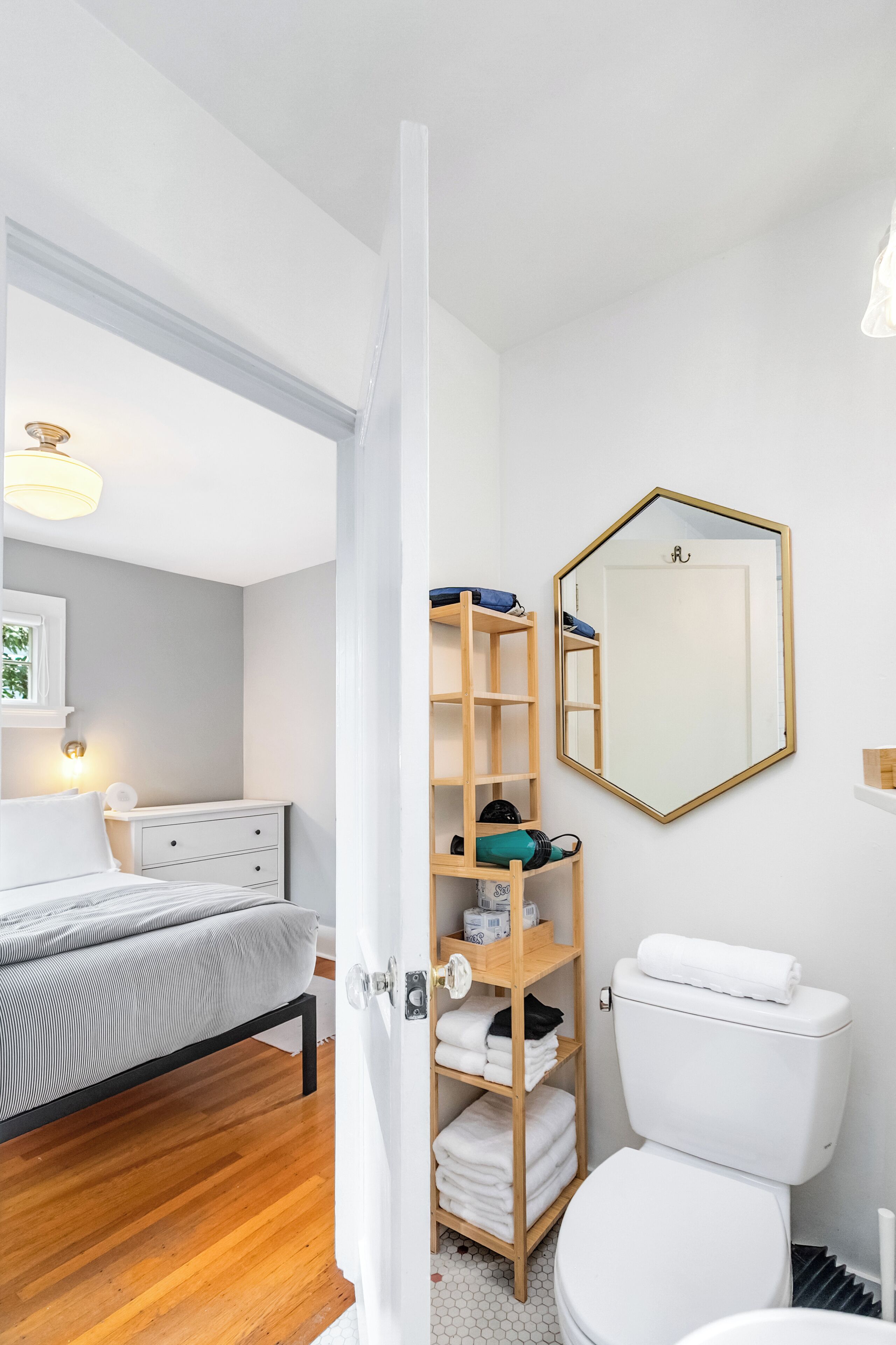 Comfort Double Room | Bathroom | Shower, towels, soap, shampoo