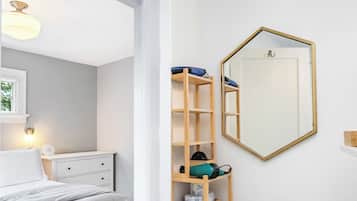 Comfort Double Room | Bathroom | Shower, towels, soap, shampoo