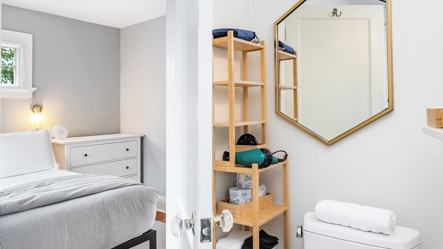 Montlake Hideaway in Spite House