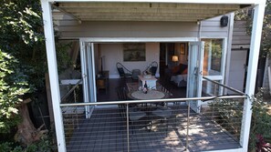 Outdoor dining - Apartment in Avalon Beach (Avalon Beach)