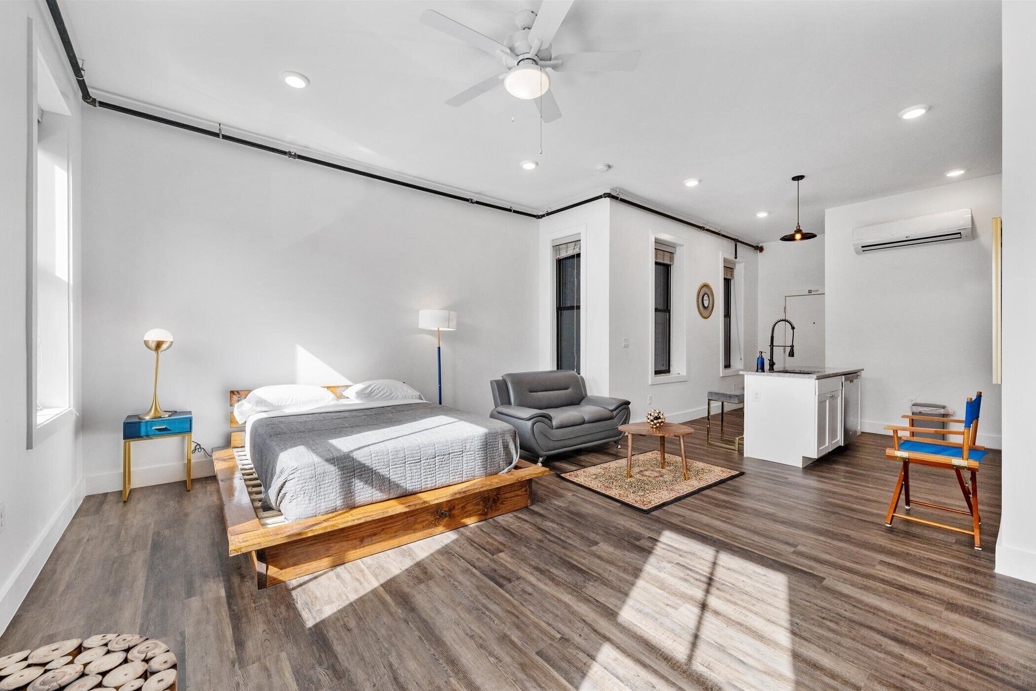 1 habitación, tabla de planchar con plancha, wifi gratis y ropa de cama 