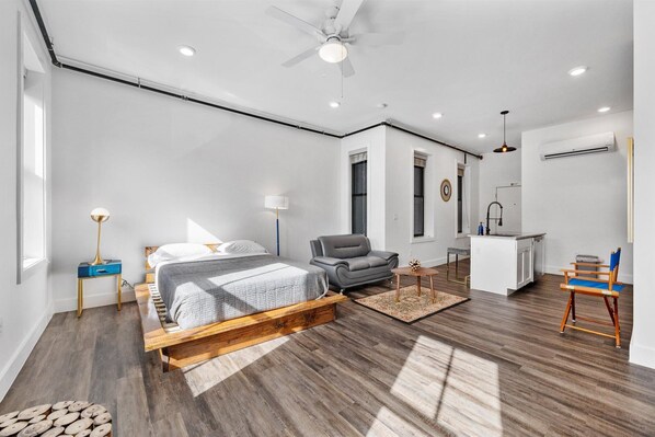 1 habitación, tabla de planchar con plancha, wifi gratis y ropa de cama 