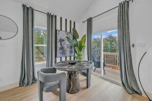 Interior - Market St Blue Home 3BR/3BA Near Downtown Houston (Houston)