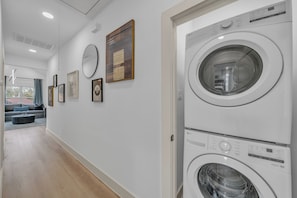 Interior - Market St Blue Home 3BR/3BA Near Downtown Houston (Houston)