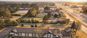 Nisswa Hotel & Suites|Margaret Lake Single Queen