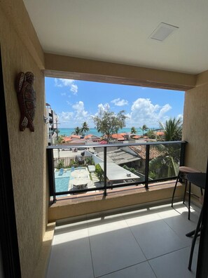Interior - With ocean views, prime location, and hotel-quality amenities: swimming pools... (Tamandaré)