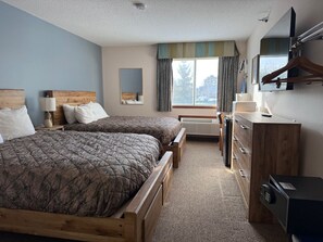 Iron/ironing board, travel cot, WiFi