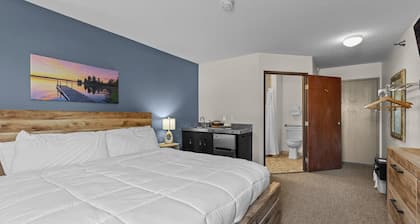 King Room Retreat in Nisswa – Indoor Pool, Sauna & Near Gull Lake