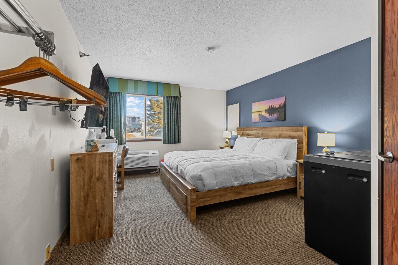 Schreibtisch, Bügeleisen/Bügelbrett, WLAN