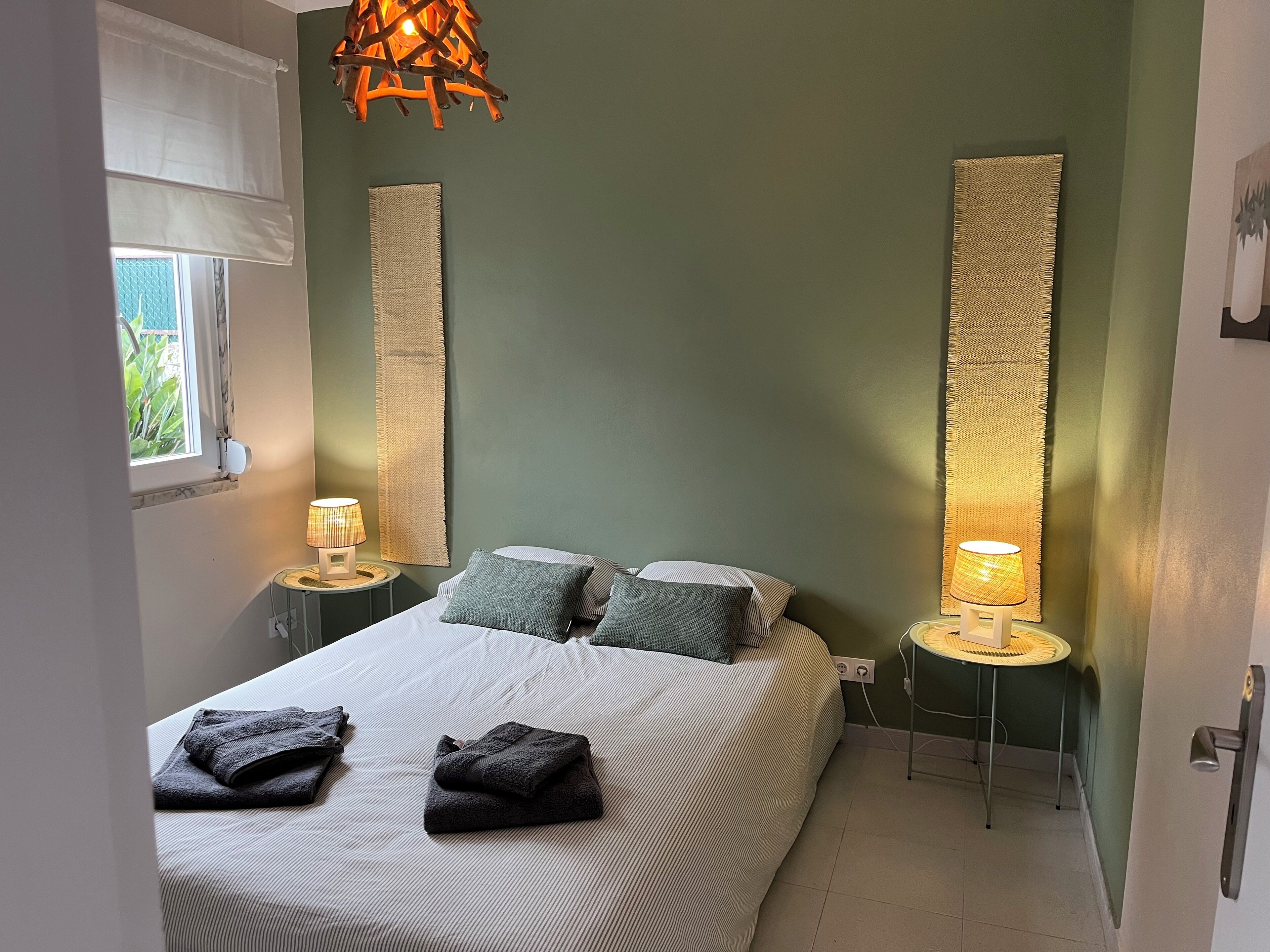 3 chambres, fer et planche à repasser, lit parapluie, Wi-Fi gratuit