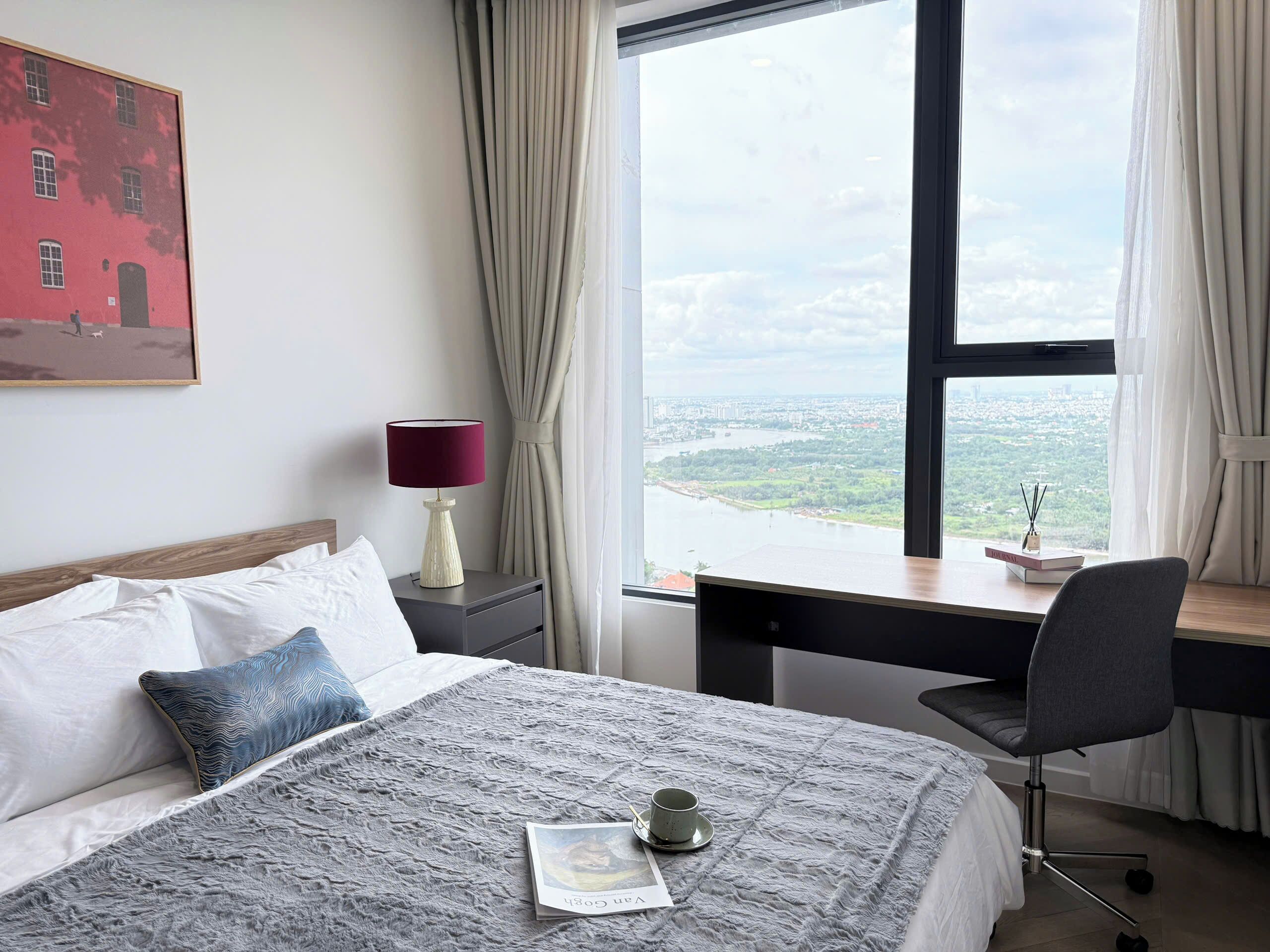 Căn hộ Cao cấp, 1 phòng ngủ, ban công, quang cảnh thành phố | Minibar với thức uống miễn phí, bàn 