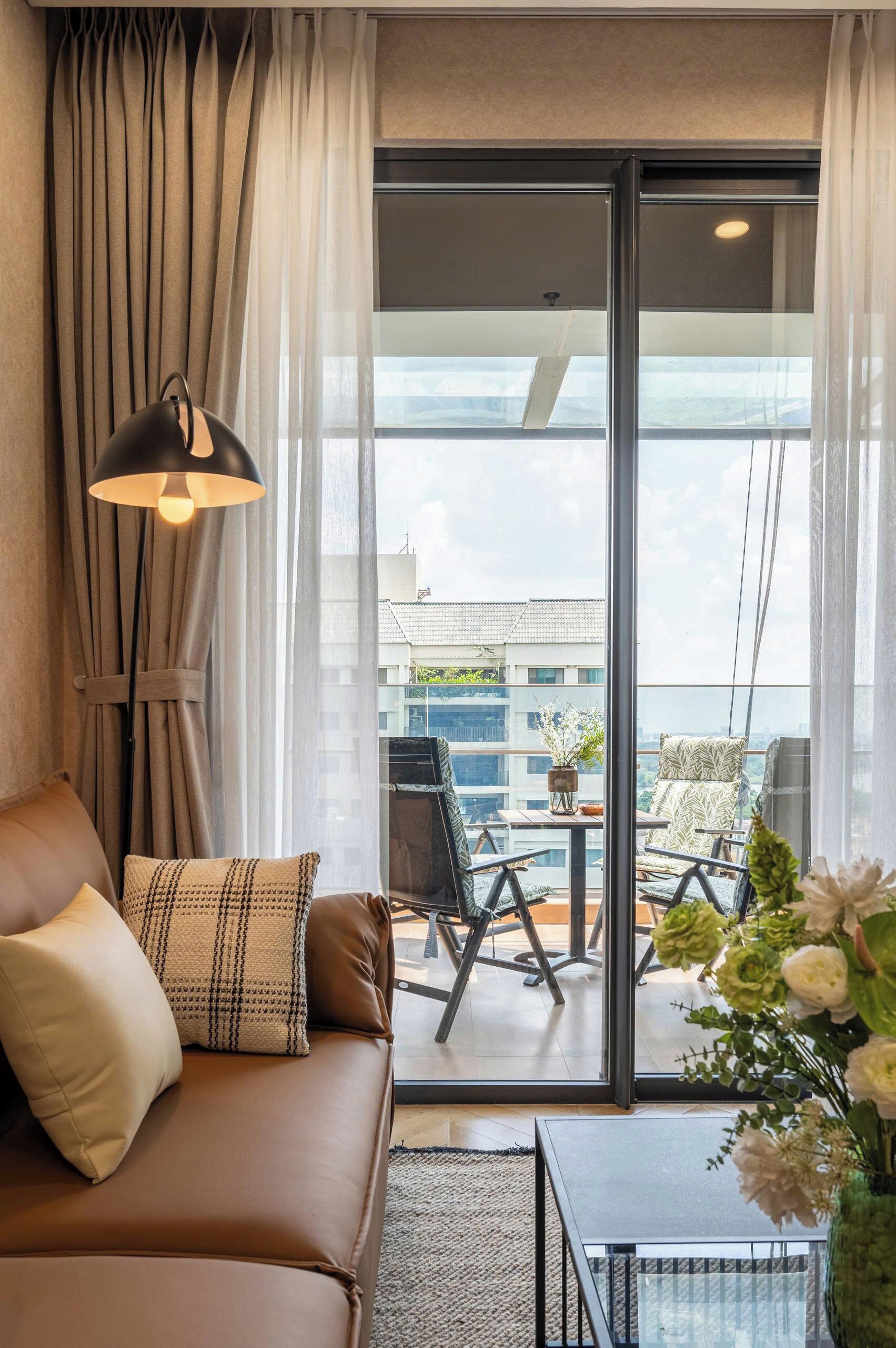 Luxury Apartment, 2 Bedrooms, Balcony, City View | Living area