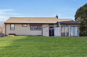 Exterior - Spacious, cozy 3BR Home-Near CCSU, UConn Health (New Britain)