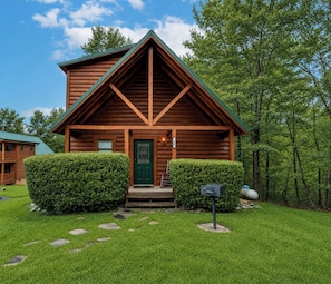 A log cabin with a green door, a mailbox, and a well-maintained lawn. - Gatlinburg Hideaway: Hot Tub, Pool Table, Firepit, & Arcade 4 mi to the GSMNP (Gatlinburg)