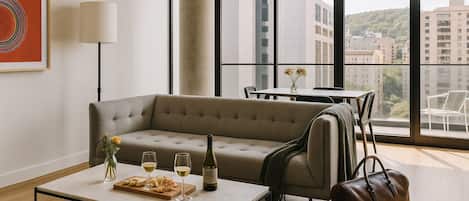 Departamento estándar, 2 habitaciones, balcón | Área de sala de estar