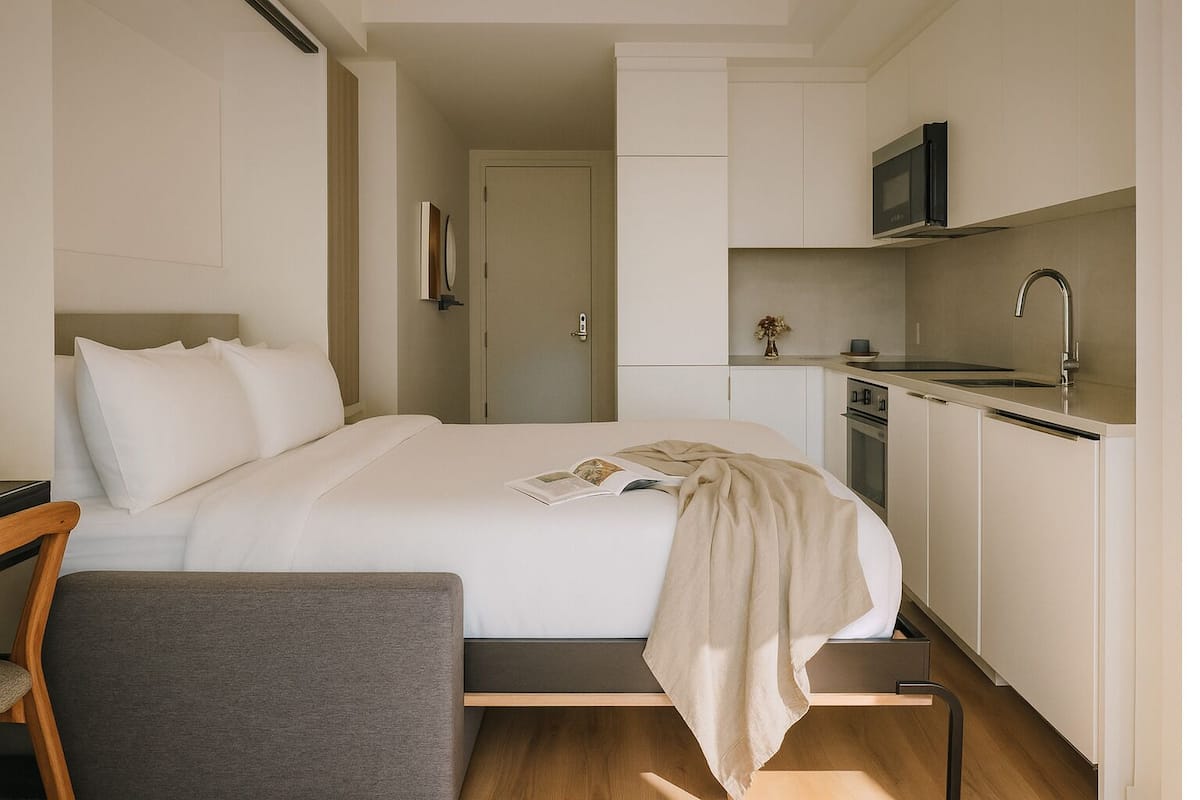 Laptop workspace, iron/ironing board, free WiFi