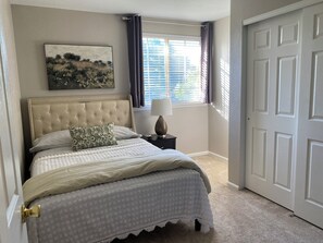 3 slaapkamers, een strijkplank/strijkijzer, wifi, beddengoed
