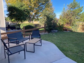 Terrace/patio - 3-bedroom home on a quiet cul-de-sac. Fenced yard. Laundry Room.  (Littleton)