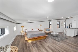 Työpöytä, silitysrauta/-lauta, ilmainen Wi-Fi, vuodevaatteet