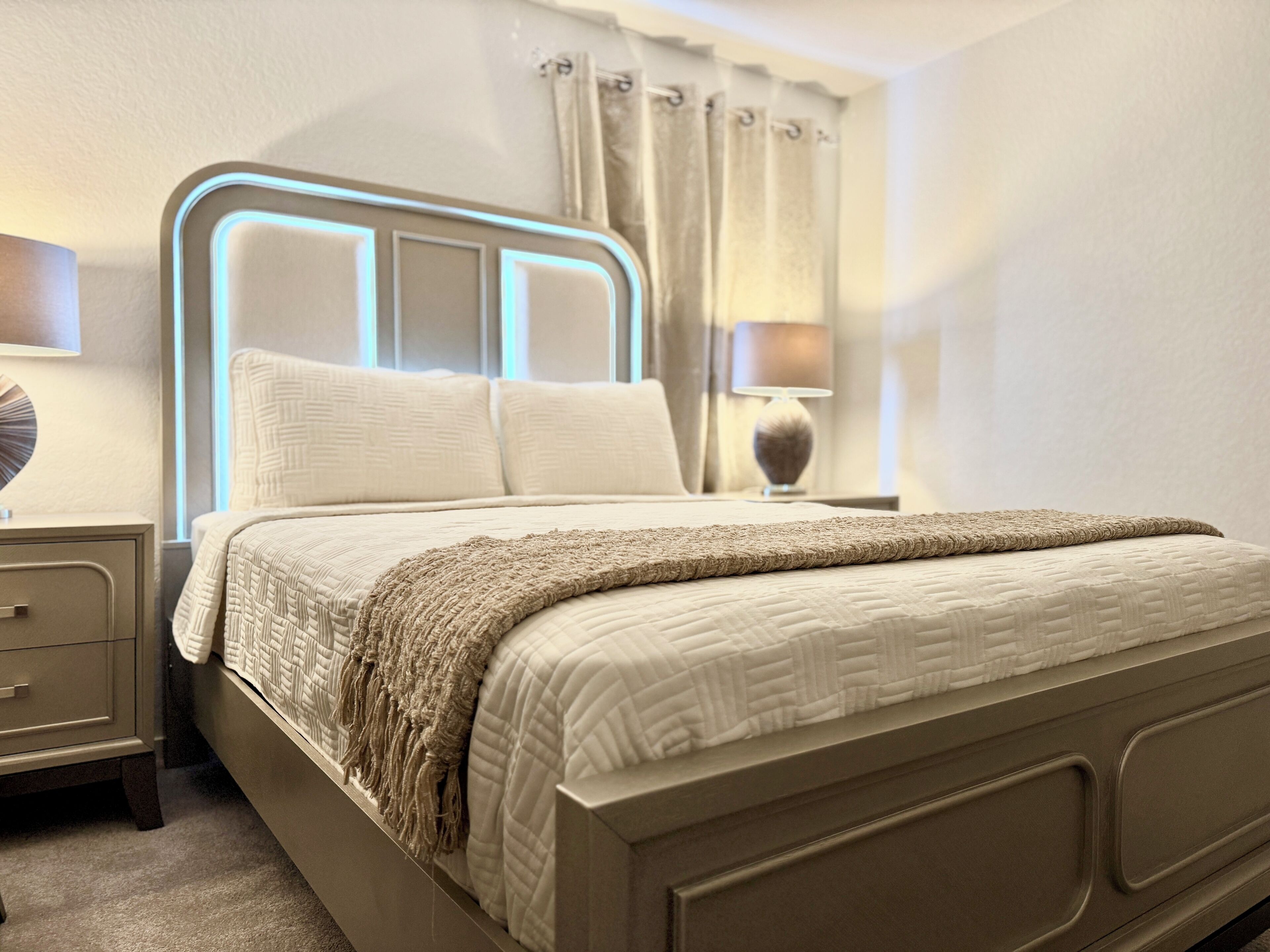 Iron/ironing board, Internet, bed sheets