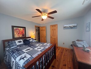 2 bedrooms, desk, iron/ironing board, free WiFi