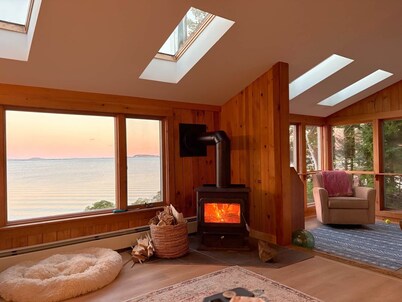 Barnacle - quiet family Maine waterfront getaway