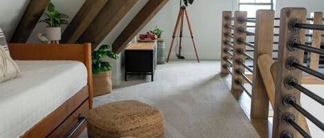 8 bedrooms, travel crib, free WiFi, bed sheets