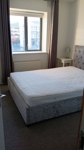 2 chambres, fer et planche à repasser, literie fournie