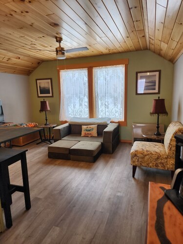 Lakeside oasis Apt with water access and views.