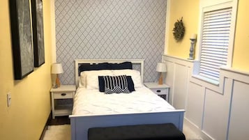 2 slaapkamers, een strijkplank/strijkijzer, reisbedje, gratis wifi