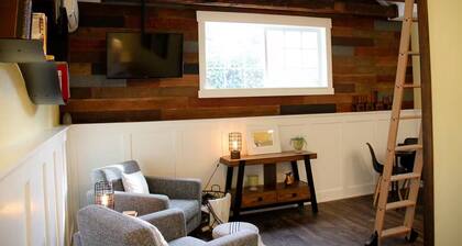 Bridgetown Bungalow: The perfect cozy getaway! A Pet Friendly Studio