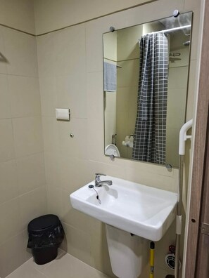 Shower, hair dryer, bidet, towels - S Residences premiere MOA 3rd T1 floor 1BR w/balcony by darpm (Pasay City)