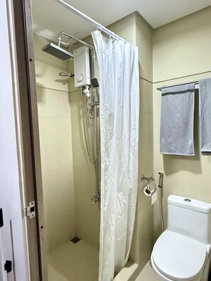 Shower, hair dryer, bidet, towels - S Residences premiere MOA 3rd T1 floor 1BR w/balcony by darpm (Pasay City)