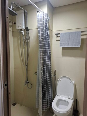 Shower, hair dryer, bidet, towels - S Residences premiere MOA 3rd T1 floor 1BR w/balcony by darpm (Pasay City)