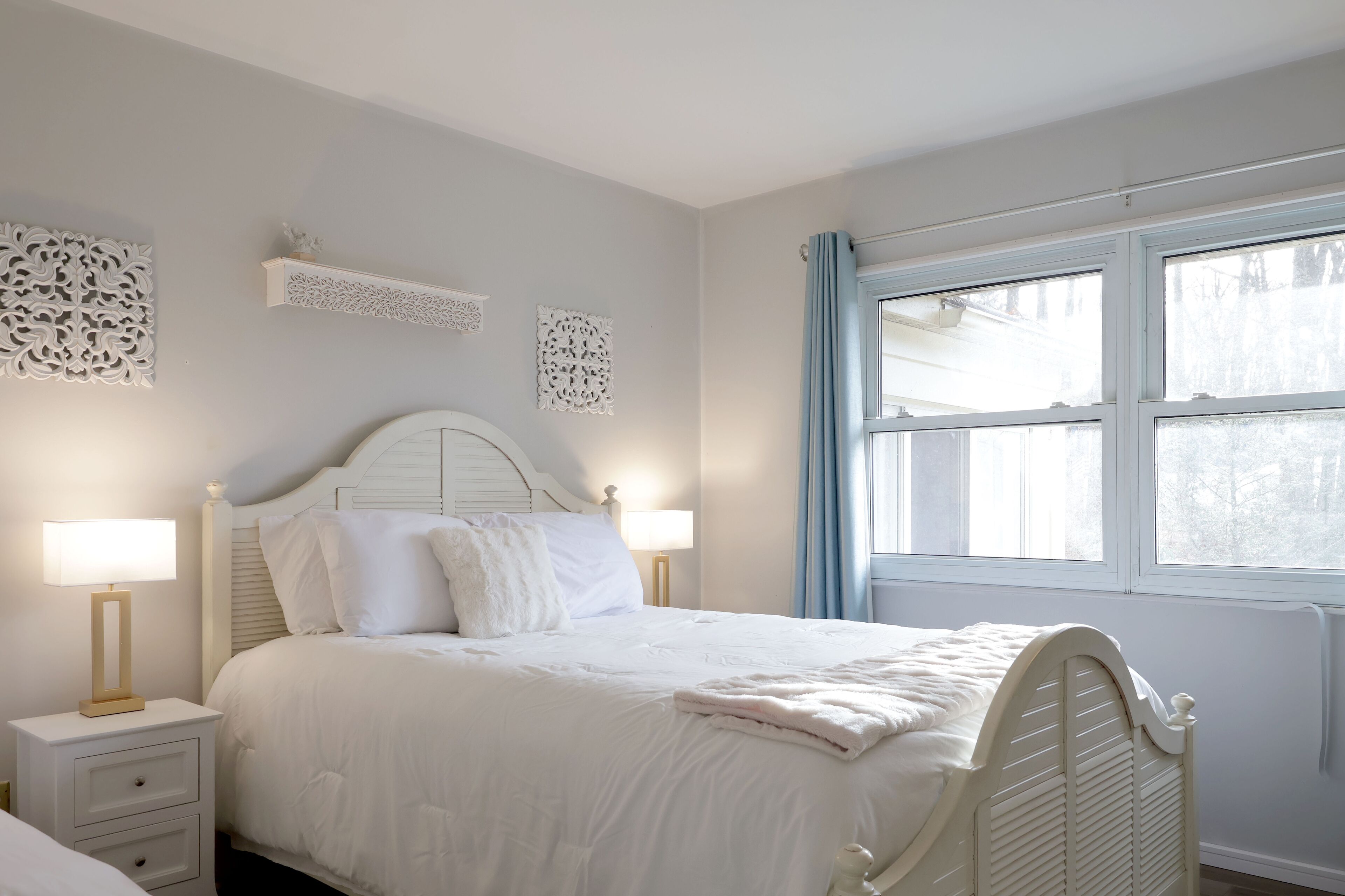 4 chambres, coffres-forts dans les chambres, bureau