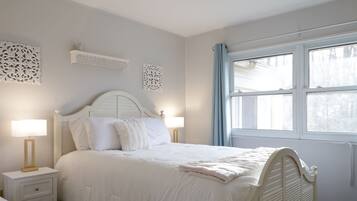 4 Schlafzimmer, Zimmersafe, Schreibtisch, Bügeleisen/Bügelbrett