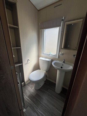 Shower - Skegness holiday park, Bella-Mays holiday hideaway. Sleeps 8! Pet friendly. (Skegness)