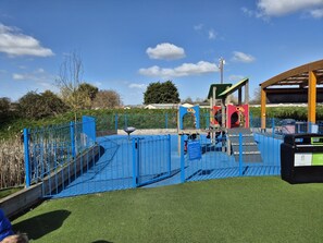 Children’s area - Skegness holiday park, Bella-Mays holiday hideaway. Sleeps 8! Pet friendly. (Skegness)